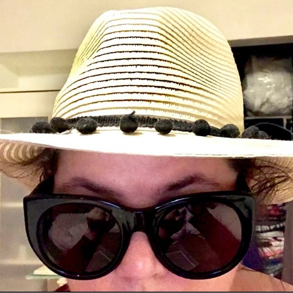 Meet your Posher, Tracy - Picture 1 of 2